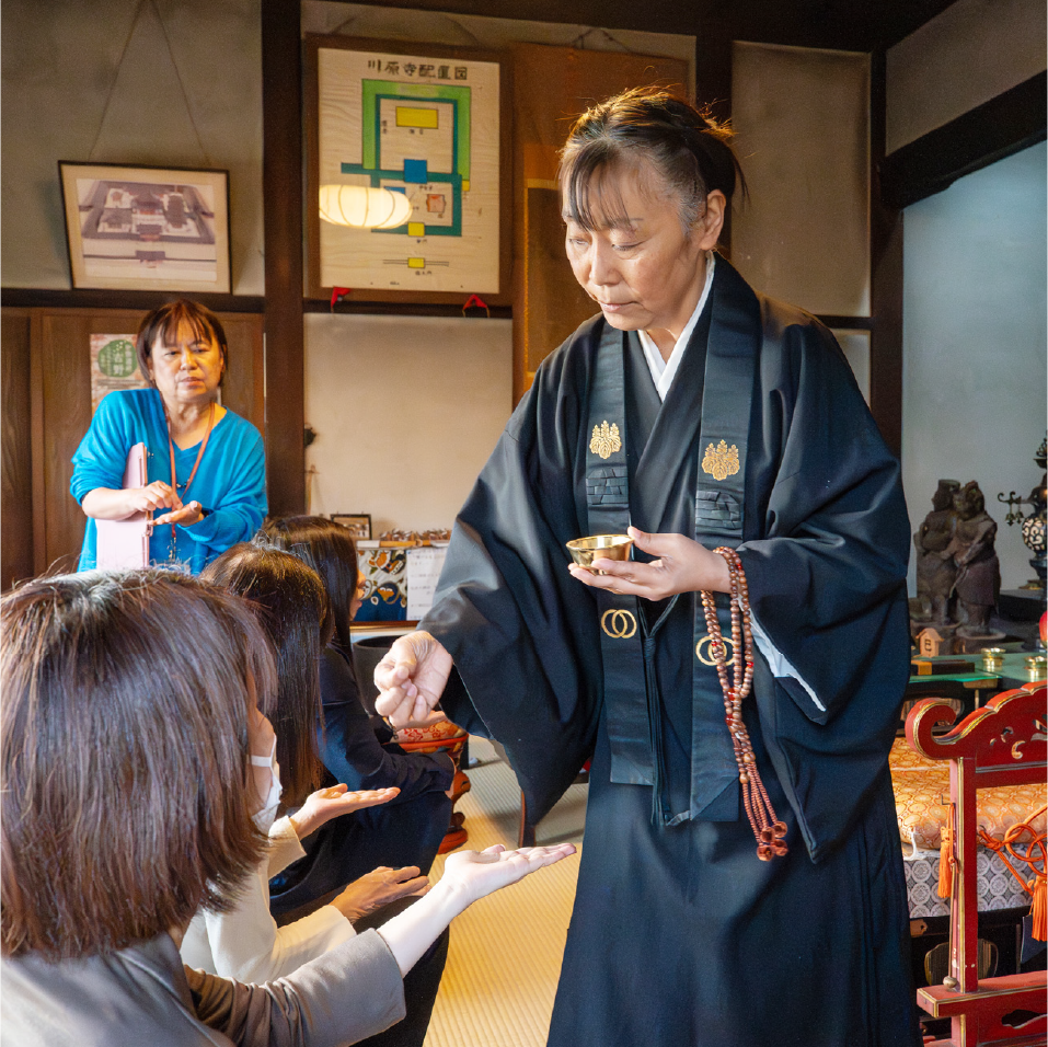 Sutra Copying with an Abbess at an Empress Temple