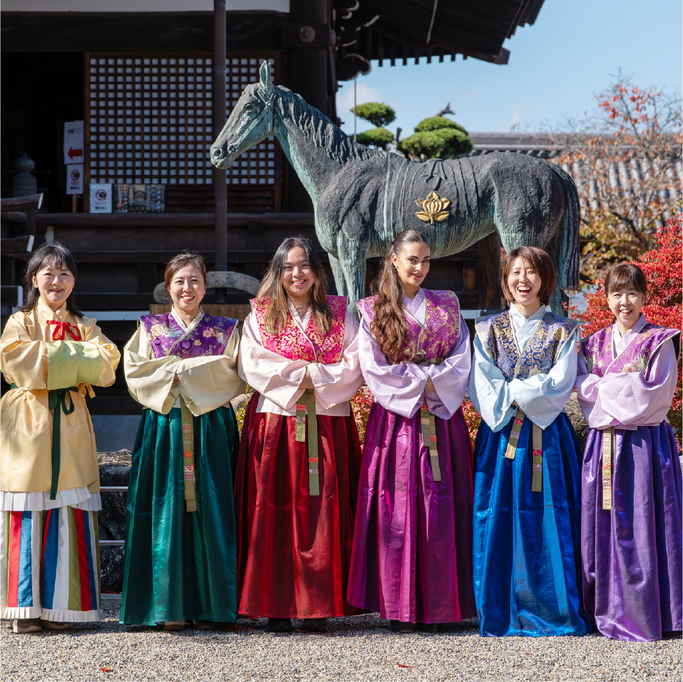 Experience ancient Empress costumes and take photos