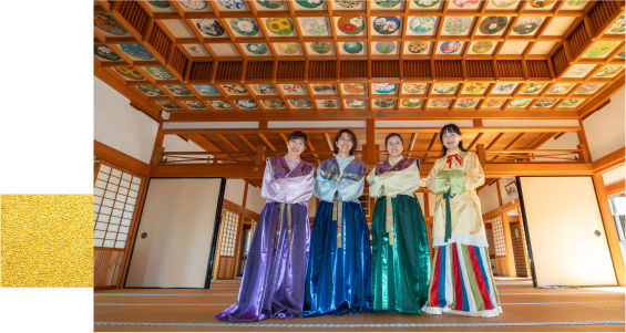 Experience ancient Empress costumes and take photos