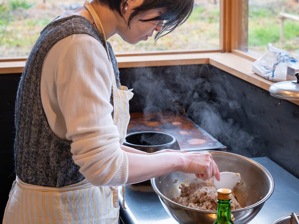 明日香村の古代米の絶品焼きおにぎり体験